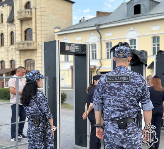 БОЛЕЕ 40 РОСГВАРДЕЙЦЕВ ОБЕСПЕЧИЛИ БЕЗОПАСНОСТЬ ПРАЗДНОВАНИЯ ДНЯ РЫБАКА В АСТРАХАНИ