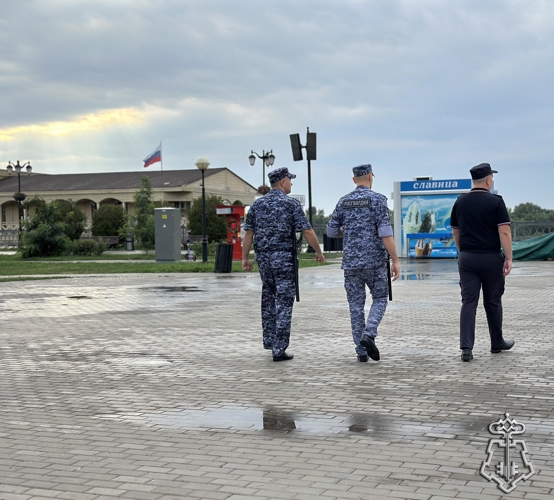 РОСГВАРДЕЙЦЫ ОБЕСПЕЧИЛИ БЕЗОПАСНОСТЬ В ДЕНЬ ВОЕННО-МОРСКОГО ФЛОТА В АСТРАХАНИ