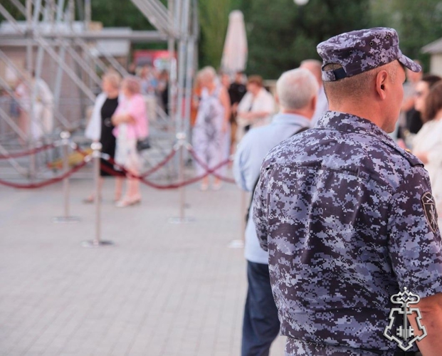 РОСГВАРДЕЙЦЫ ОБЕСПЕЧИЛИ БЕЗОПАСНОСТЬ ПРОВЕДЕНИЯ МЕЖДУНАРОДНОГО ФЕСТИВАЛЯ КЛАССИЧЕСКОГО ИСКУССТВА В АСТРАХАНСКОМ КРЕМЛЕ