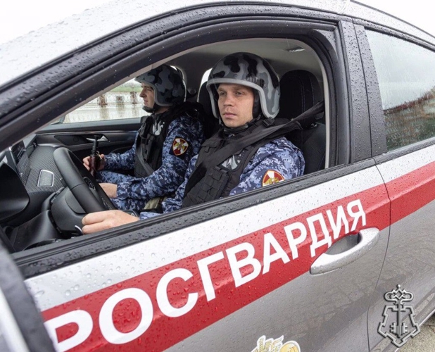 РОСГВАРДЕЙЦЫ ПРЕСЕКЛИ НАРУШЕНИЕ ОБЩЕСТВЕННОГО ПОРЯДКА В ТОРГОВОМ ЦЕНТРЕ В АСТРАХАНИ