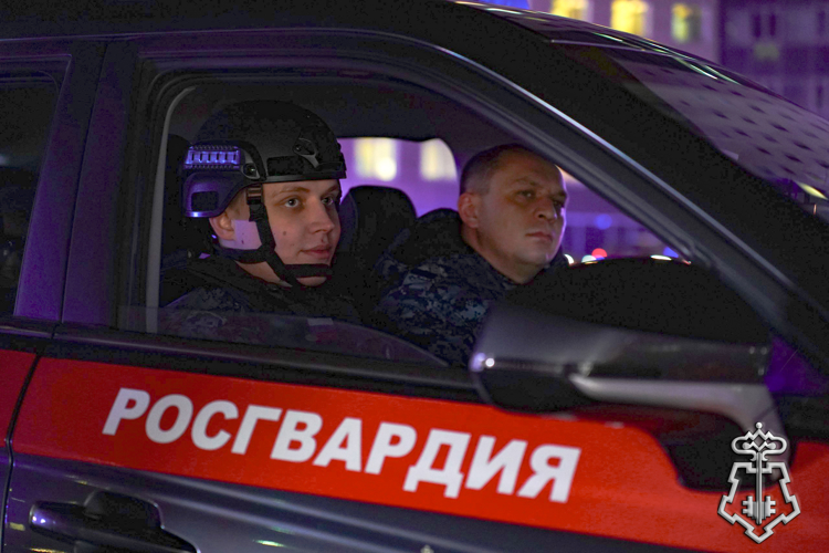 СОТРУДНИКИ ВНЕВЕДОМСТВЕННОЙ ОХРАНЫ РОСГВАРДИИ ПРОВЕЛИ ФЛЭШМОБ, ПОСВЯЩЕННЫЙ ГОДУ НАРОДОВ РОССИИ (ВИДЕО)