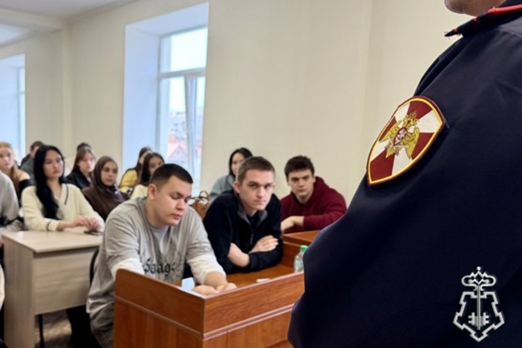 Росгвардейцы пригласили на службу студентов средних и высших учебных заведений Астрахани
