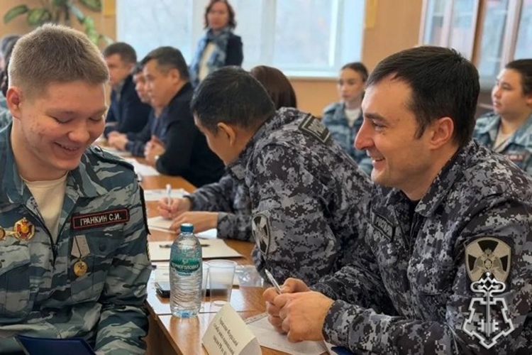 Росгвардейцы пригласили на службу студентов средних и высших учебных заведений Астрахани