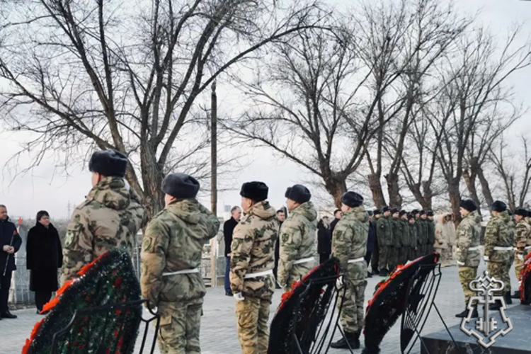 Губернатор Астраханской области наградил отличившихся сотрудников Росгвардии в День защитника Отечества
