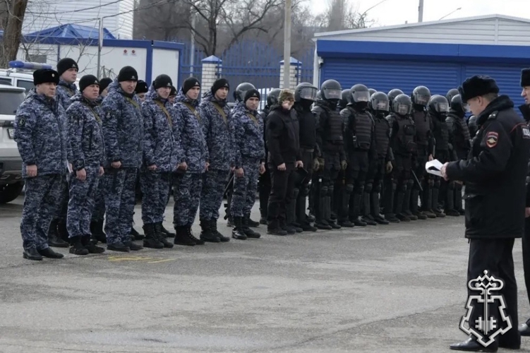 Росгвардейцы приняли участие в тактико-специальной тренировке накануне футбольного сезона в Астрахани 