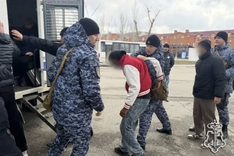 Росгвардейцы приняли участие в тактико-специальной тренировке накануне футбольного сезона в Астрахани