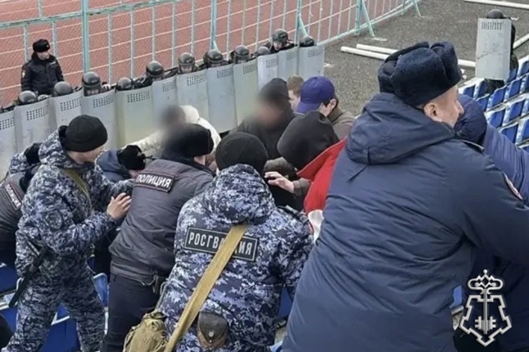 Росгвардейцы приняли участие в тактико-специальной тренировке накануне футбольного сезона в Астрахани 
