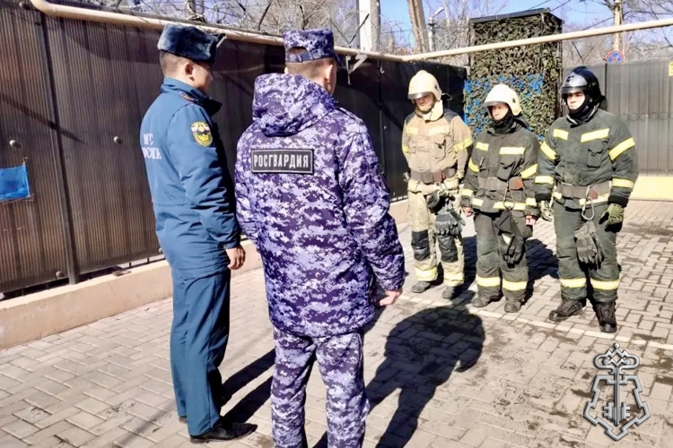 На базе вневедомственной охраны в Астрахани прошли пожарно-тактические занятия 