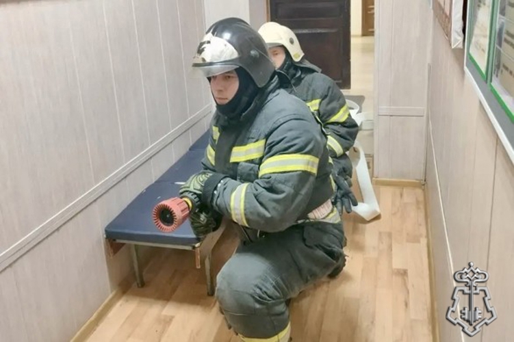 На базе вневедомственной охраны в Астрахани прошли пожарно-тактические занятия
