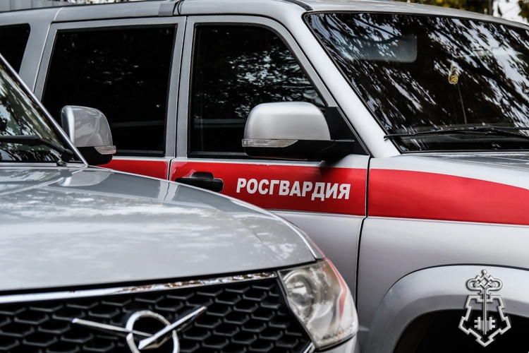 Росгвардейцы задержали в Астрахани мужчину, пристававшего к девочке-подростку
