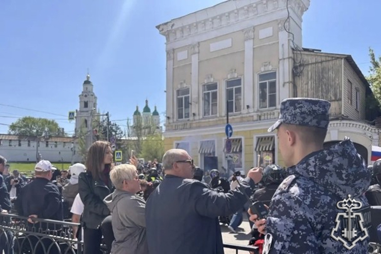 Росгвардейцы во взаимодействии с силовыми ведомствами обеспечили безопасность весенних праздников в Астрахани