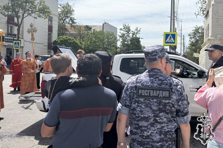 Росгвардейцы приняли участие в обеспечении правопорядка в ходе массовых мероприятий в Астраханской области