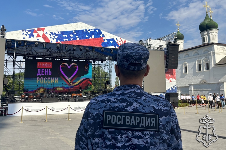 В Астрахани Росгвардия приняла участие в торжественном мероприятии ко Дню России