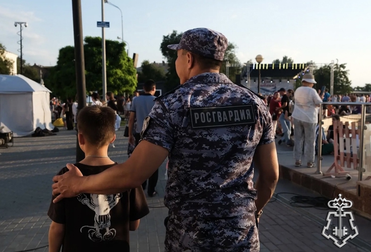 Росгвардеец вернул родным потерявшегося ребенка в Астрахани