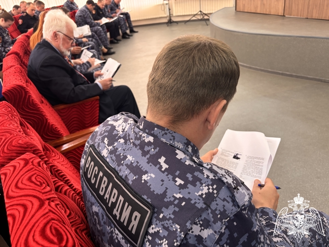 Сотрудники астраханской Росгвардии написали Диктант Победы