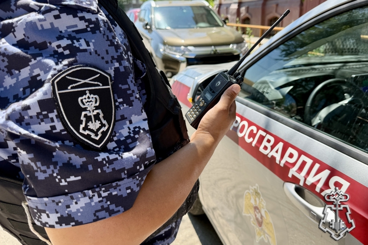 Сотрудники вневедомственной охраны Росгвардии задержали астраханку, подозреваемую в краже косметики