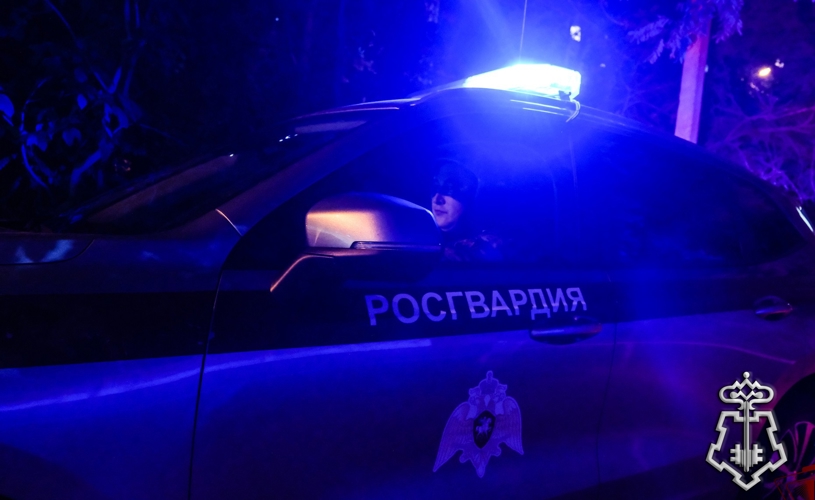 В Астрахани сотрудники вневедомственной охраны Росгвардии задержали мужчину, устроившего погром