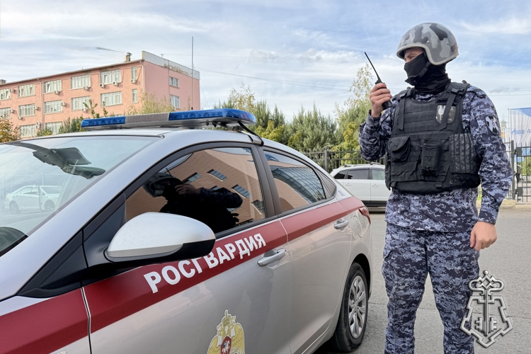 Росгвардеец спас потерявшую сознание девушку в Астрахани