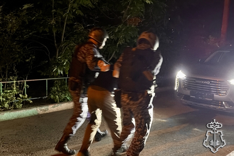 Вневедомственная охрана Росгвардии задержала в Астрахани мужчину, разбившего стеклопакет в больнице